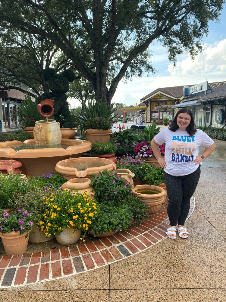 lindseyjonas-at-disney-fountain